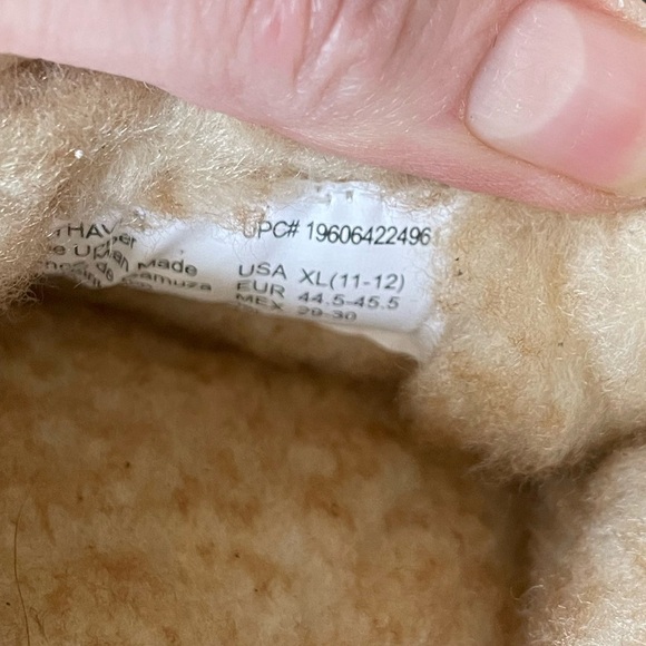 NWOT Men’s slippers - Picture 4 of 8